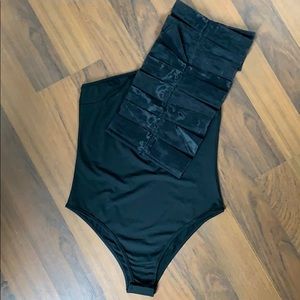 One shoulder ruffle body suit | Size L